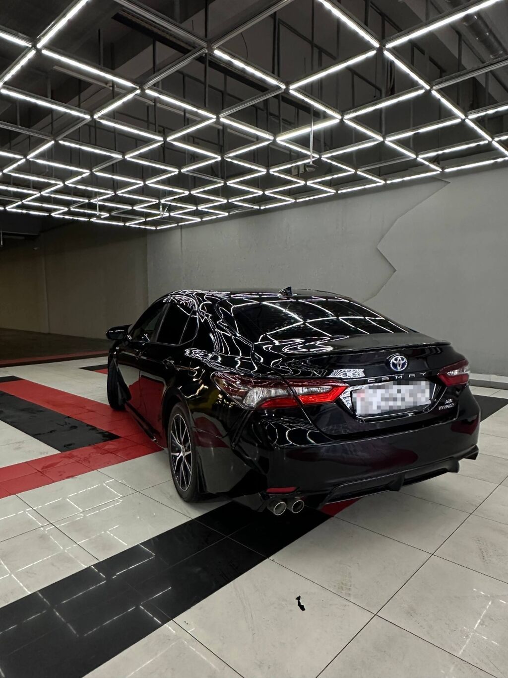 Toyota Camry: 2021 г., 2.5 л, Гибрид, Седан: фото 4