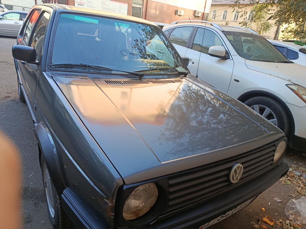Volkswagen Golf: 1991 г., 1.8 л, Механика, Бензин, Хэтчбэк: фото 1