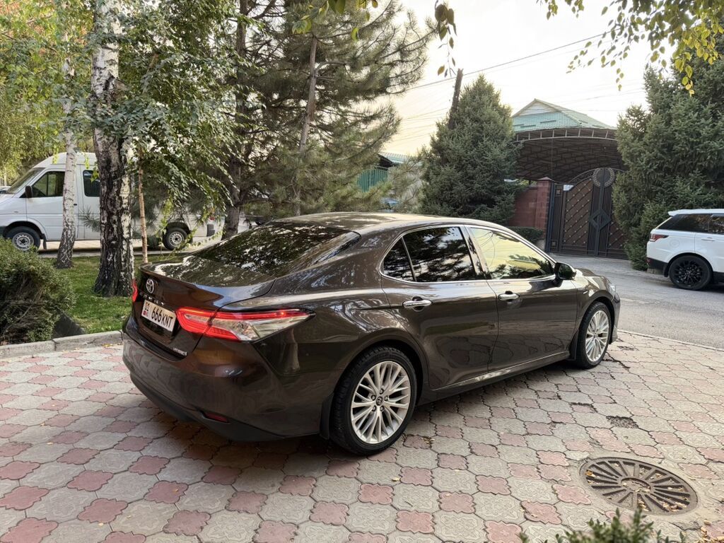 Toyota Camry: 2018 г., 2.5 л, Вариатор, Гибрид, Седан: фото 6