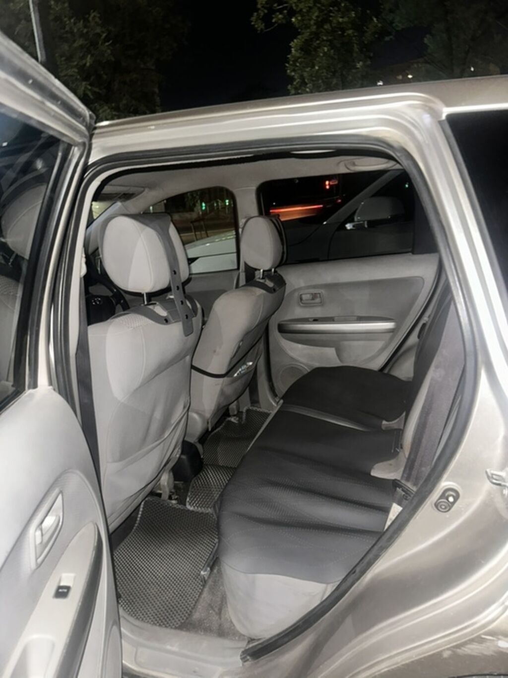Toyota Ist: 2002 г., 1.3 л, Автомат, Бензин, Хэтчбэк: фото 5