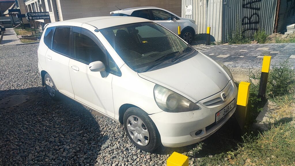 Honda Fit: 2002 г., 1.3 л, Автомат, Бензин, Хэтчбэк: фото 3