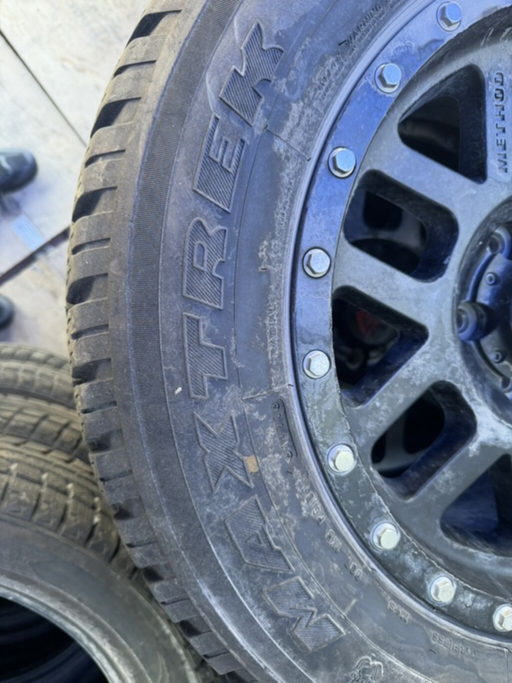 Комплект колес для внедорожника: 4 шины Maxxis Bravo A/T на литых: фото 4