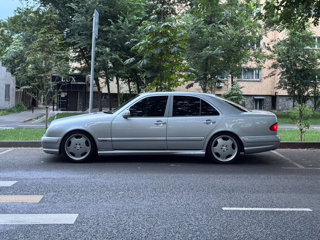 Mercedes-Benz E-Class: 2002 г., 5.5 л, Автомат, Бензин, Седан: фото 4