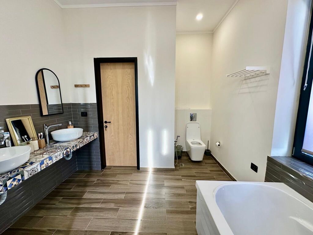 Fatmayı 5 otaqlı, 260 kv. m, Yeni təmirli