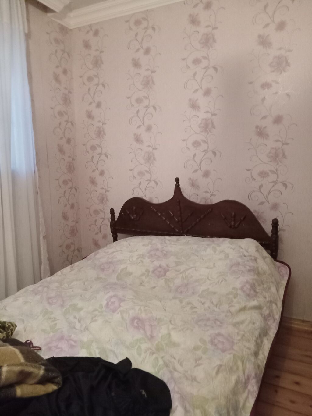 Məhlə evidi iki mərtəbəli 1ci mərtəbəni kiraye verilir, tələbə qızlara