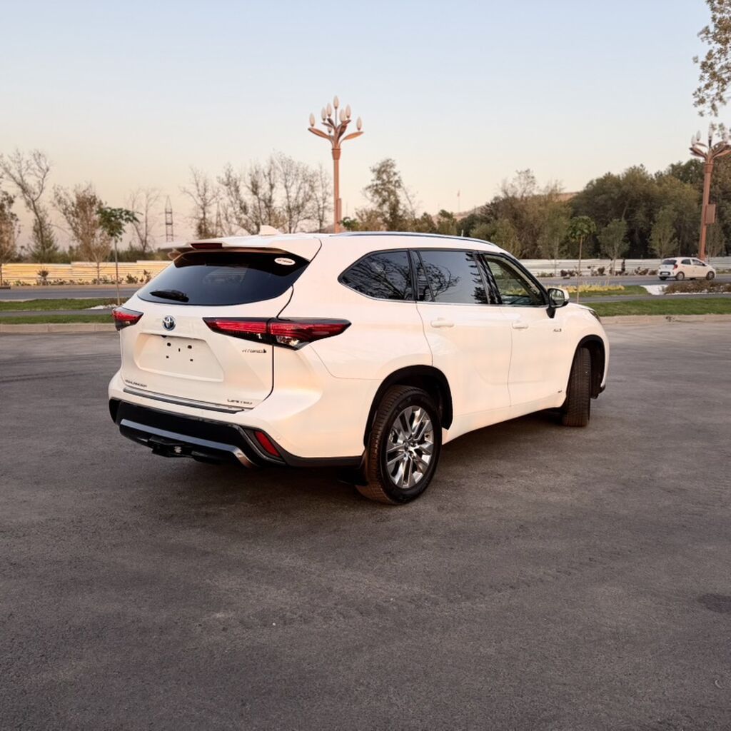 Toyota Highlander: 2021 г., 2.5 л, Автомат, Гибрид, Внедорожник: фото 3
