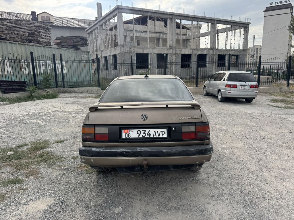 Volkswagen Passat: 1990 г., 1.8 л, Механика, Бензин, Седан: фото 6
