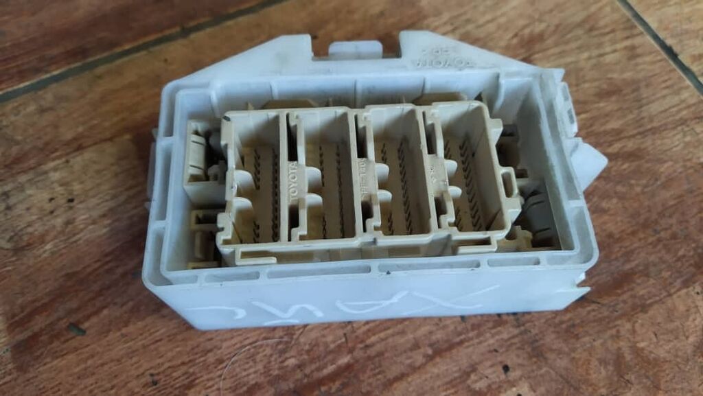 Toyota Hiace Блок предохранителей, Тойота Хайс: 1000 KGS Датчики ...