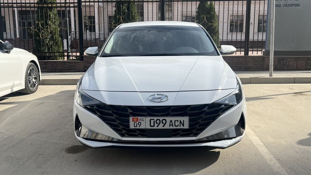 Hyundai Avante: 2021 г., 1.6 л, Робот, Гибрид, Седан: фото 3