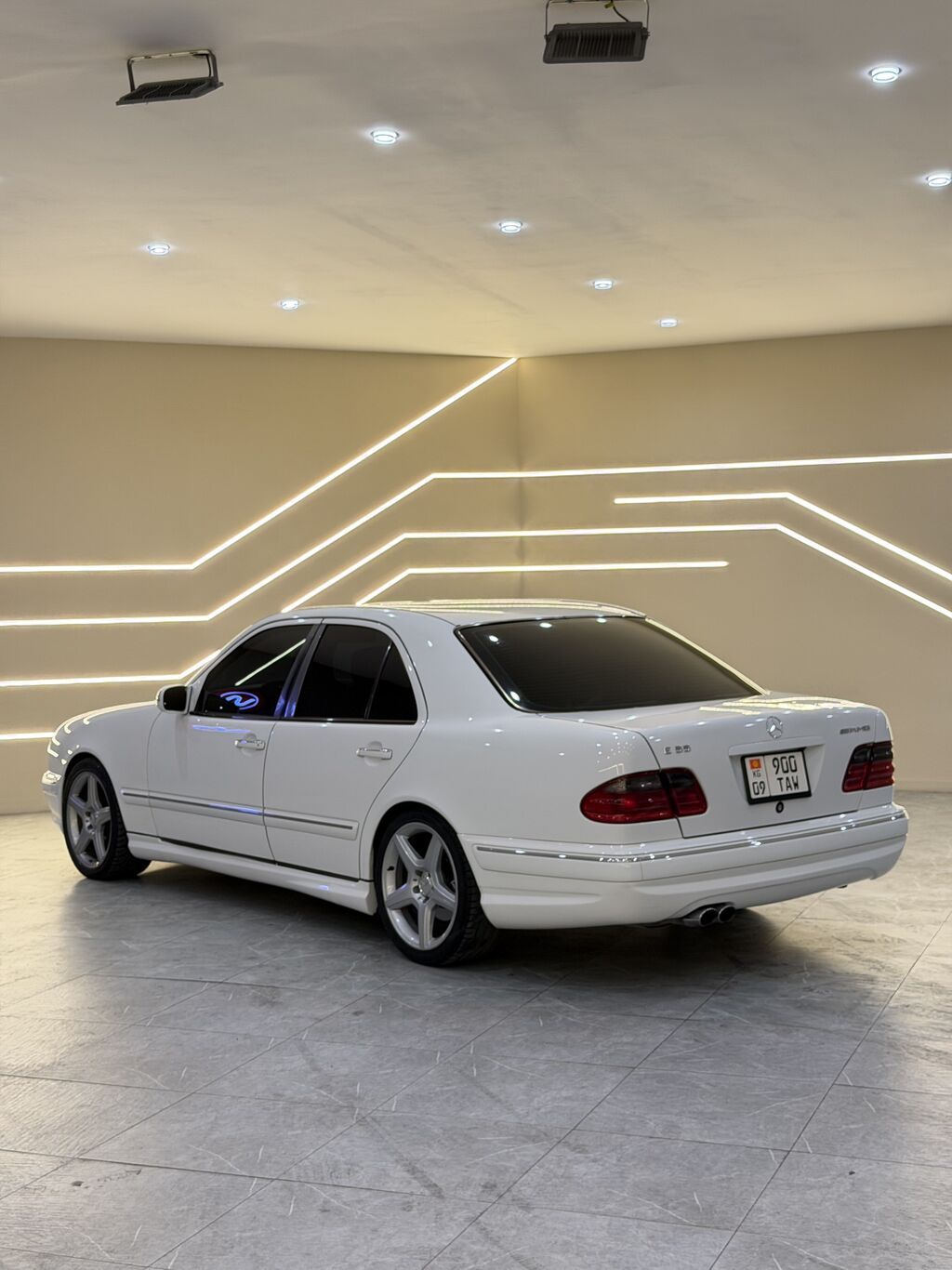 Mercedes-Benz E-класс AMG: 2001 г., 5.5 л, Автомат, Бензин, Седан: фото 2