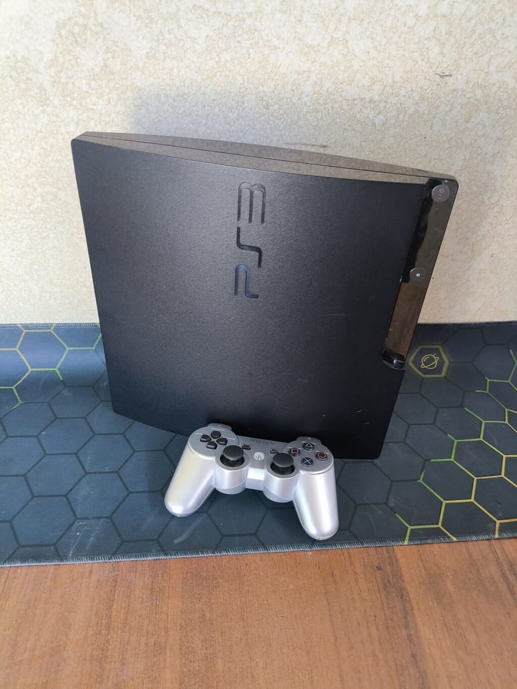 Продаю отличную игровую приставку PlayStation 3. Консоль работает: фото 2
