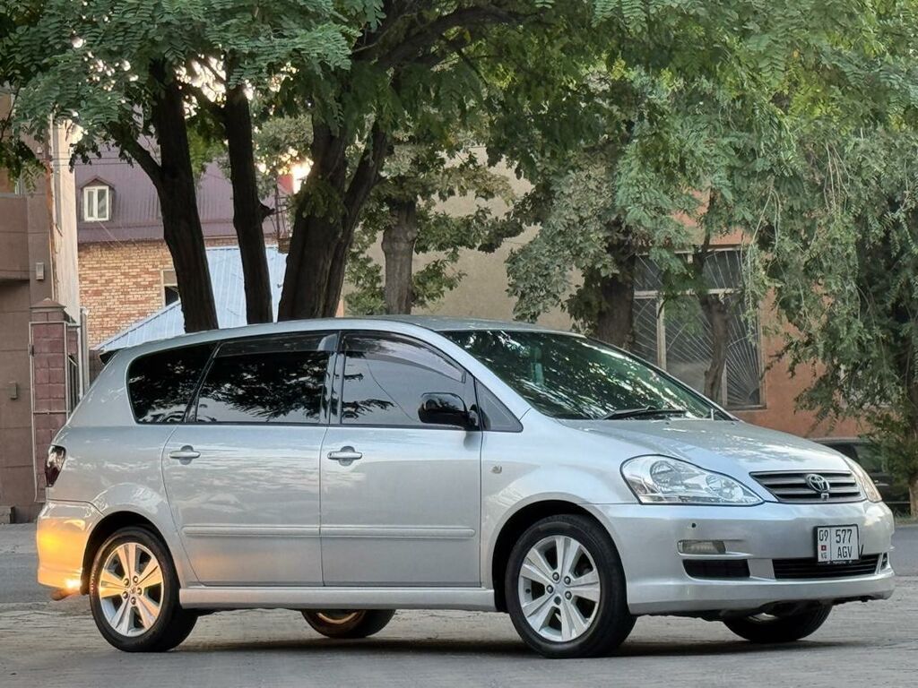 Toyota Ipsum: 2004 г., 2.4 л, Автомат, Газ, Минивэн: фото 5