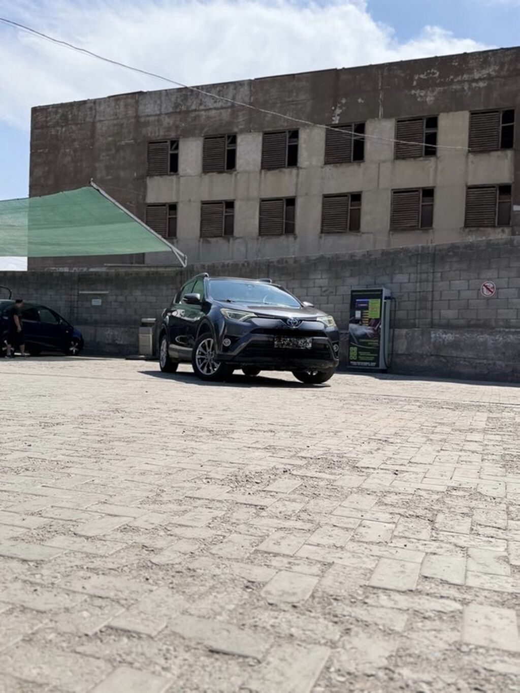Toyota RAV4: 2017 г., 2.5 л, Автомат, Гибрид, Кроссовер: фото 4