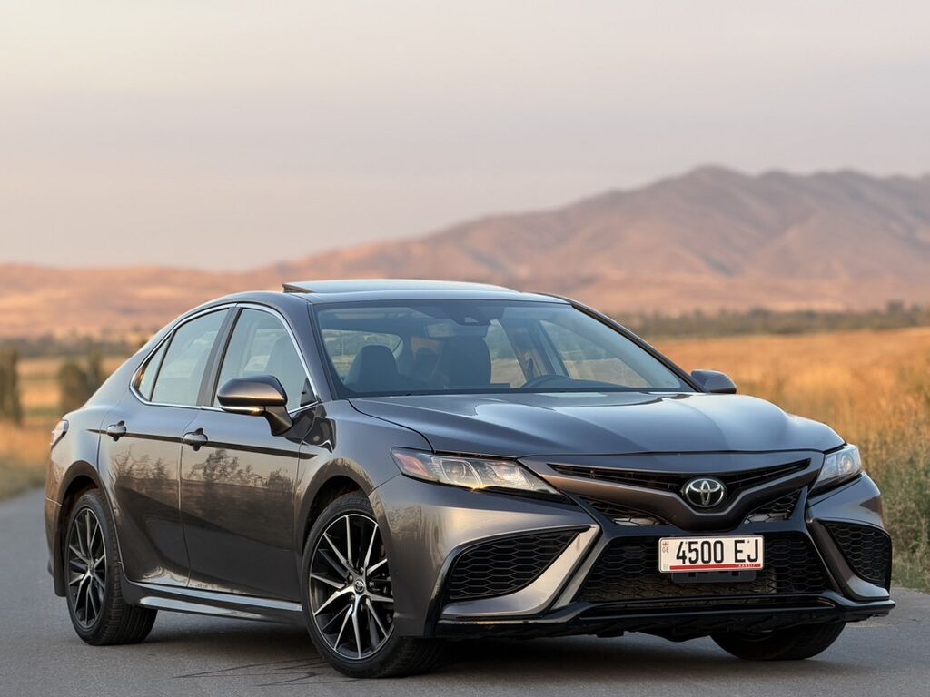 Toyota Camry: 2020 г., 2.5 л, Автомат, Бензин, Седан: фото 2