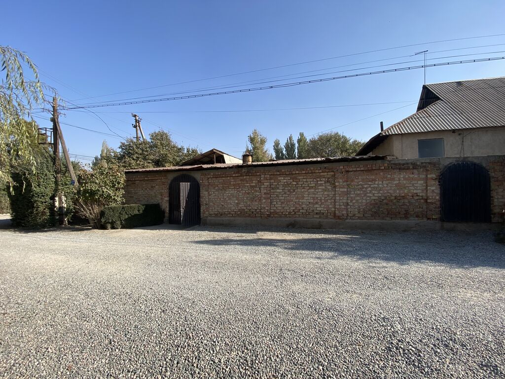 4 комнаты, 100 м², 11 соток, Бишкек, Собственник