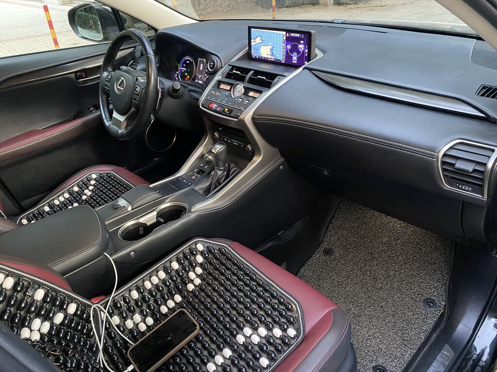 Lexus NX: 2018 г., 2.5 л, Автомат, Бензин, Кроссовер: фото 4