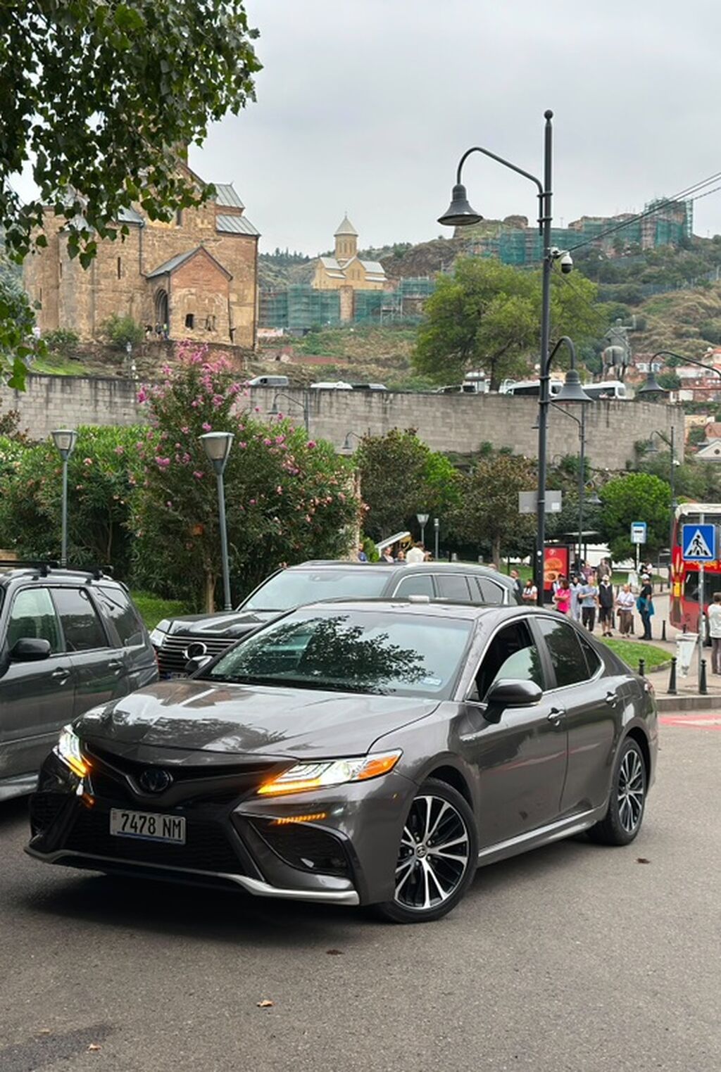Toyota Camry: 2020 г., 2.5 л, Типтроник, Гибрид, Седан: фото 2