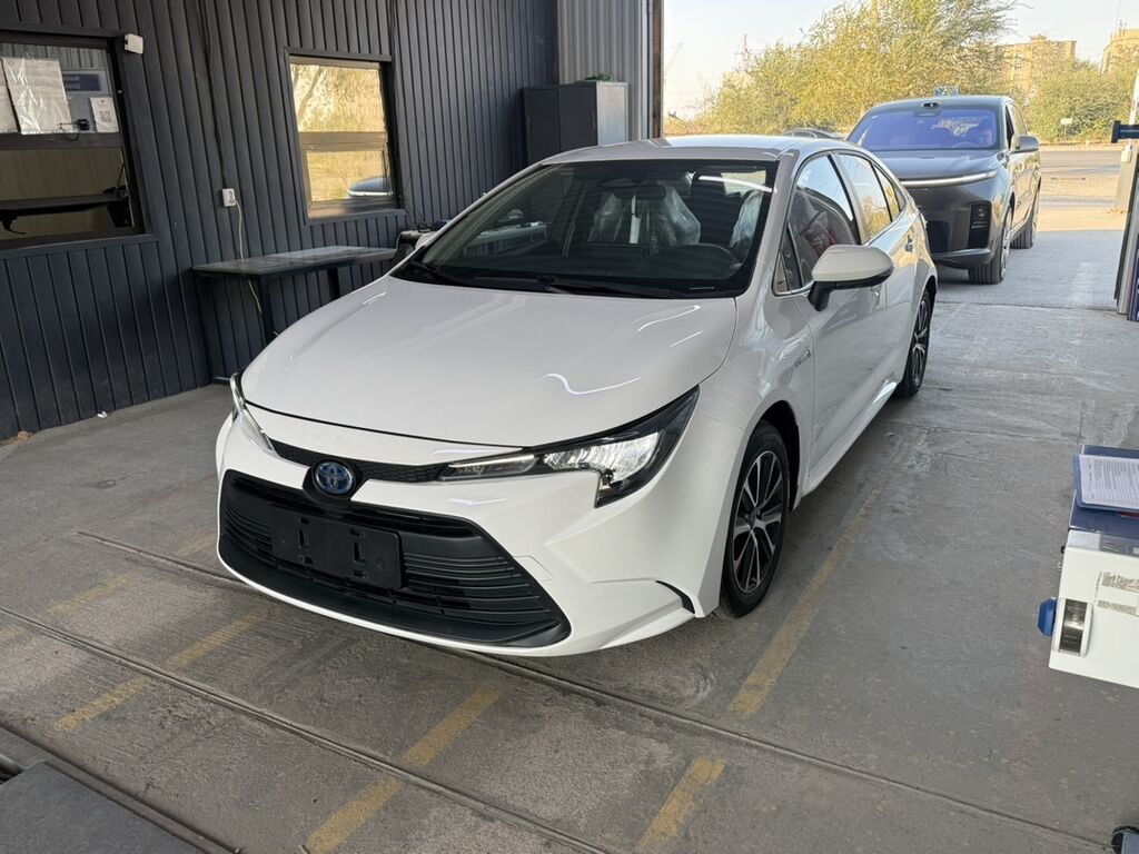 Toyota Corolla: 2023 г., Гибрид, Седан: фото 2