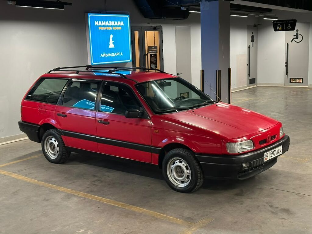 Volkswagen Passat: 1990 г., 1.8 л, Механика, Бензин, Универсал: фото 3
