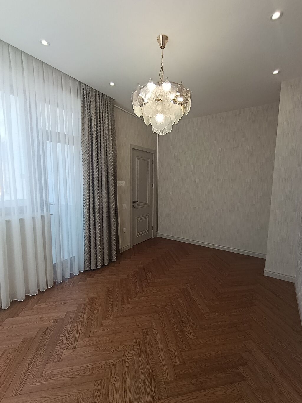 3 otaqlı, Yeni tikili, m. 8 Noyabr, 89 kv. m