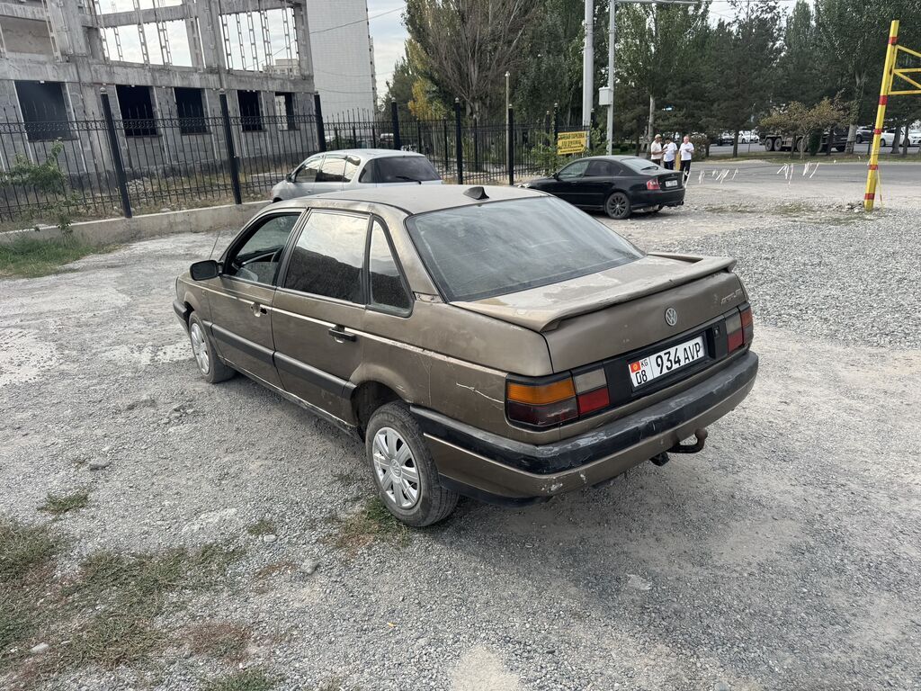Volkswagen Passat: 1990 г., 1.8 л, Механика, Бензин, Седан: фото 7