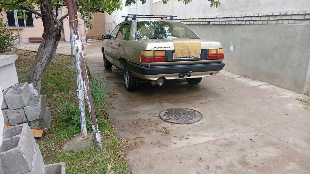 Audi 100: 1985 г., 2.2 л, Механика, Бензин, Седан: фото 3