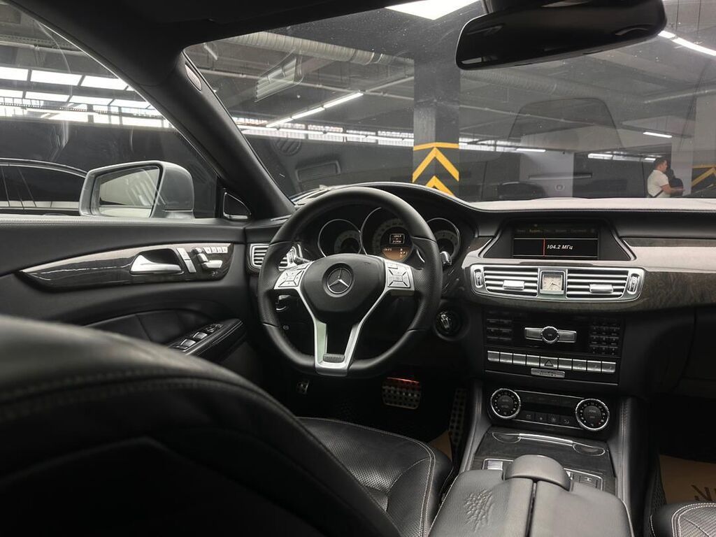 Mercedes-Benz CLS-Class: 2012 г., 4.7 л, Автомат, Бензин, Седан: фото 2