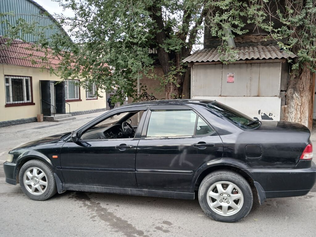 Honda Accord: 1999 г., 2 л, Механика, Бензин, Седан: фото 2