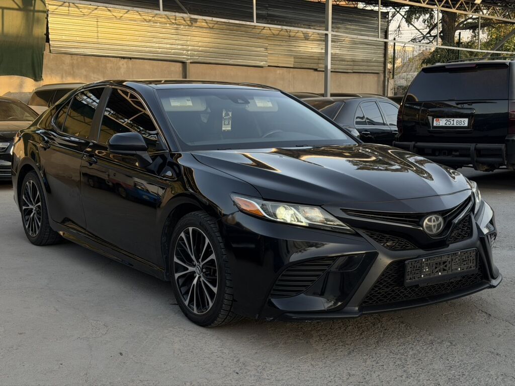 Toyota Camry: 2018 г., 2.5 л, Автомат, Бензин, Седан: фото 2
