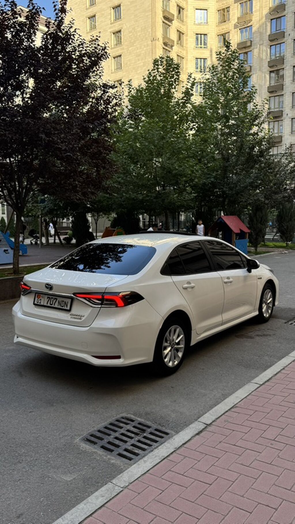 Toyota Corolla: 2022 г., 1.8 л, Вариатор, Гибрид, Седан: фото 4