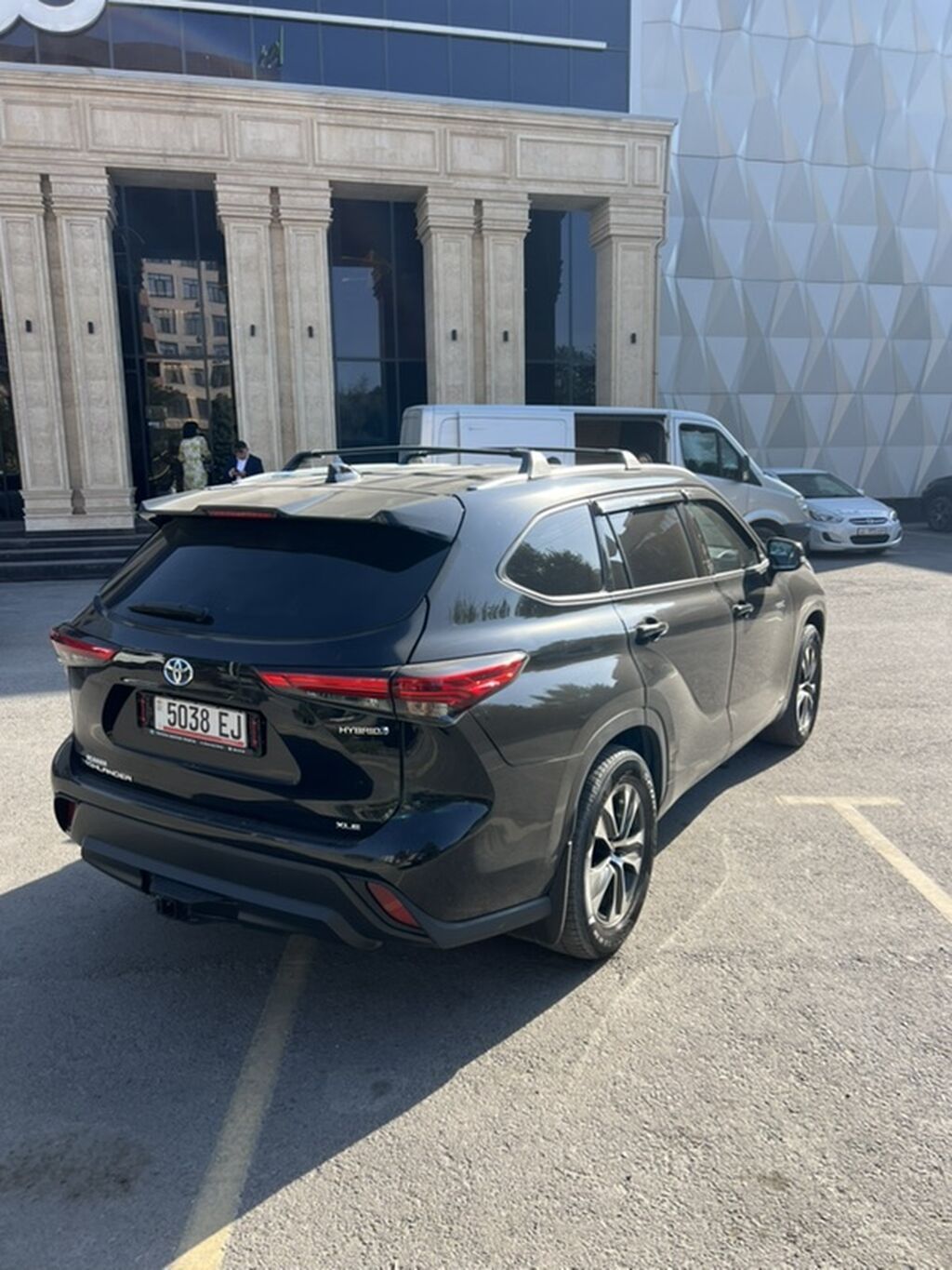 Toyota Highlander: 2020 г., 2.5 л, Автомат, Гибрид, Кроссовер: фото 3