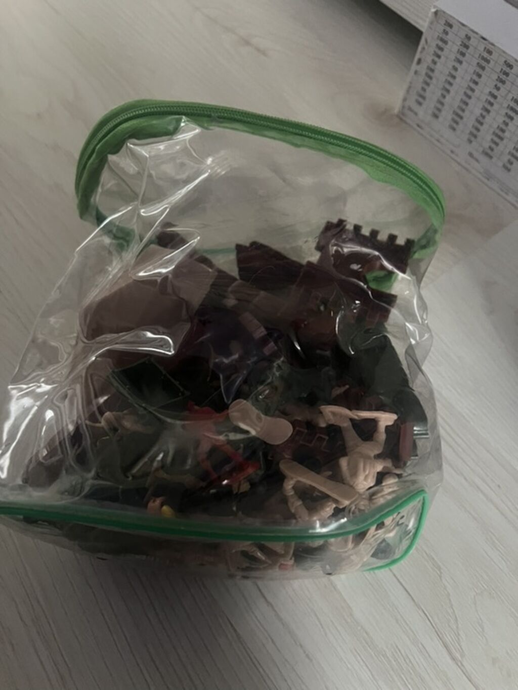 Набор мини-фигурок и аксессуаров в косметичке: фото 2