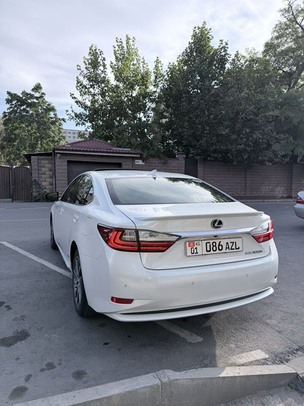 Lexus ES: 2016 г., 2.5 л, Автомат, Гибрид, Седан: фото 2