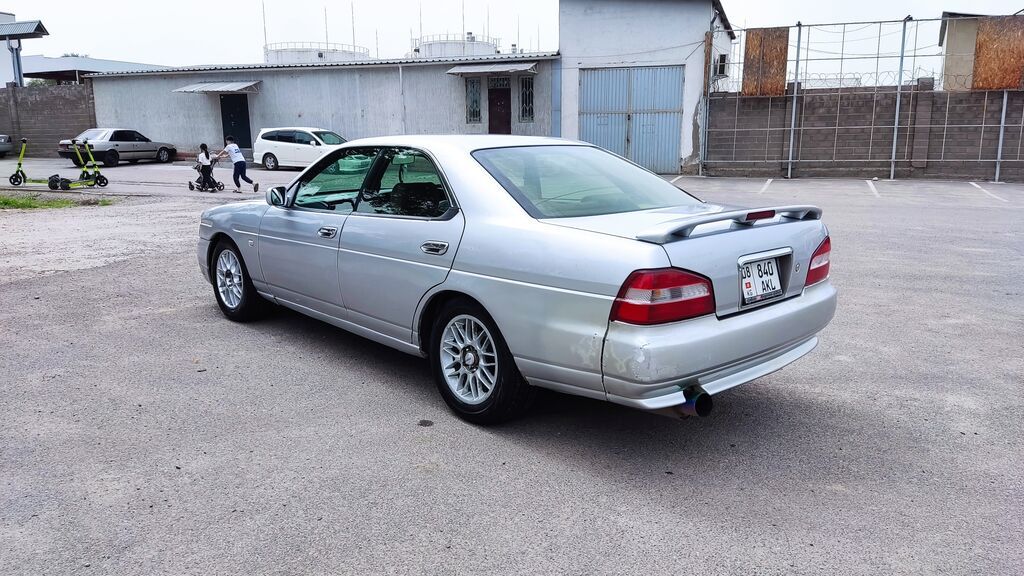 Nissan Laurel: 2000 г., 2.5 л, Автомат, Бензин, Седан — фото 3
