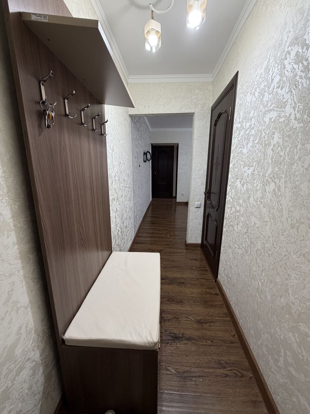 Сдам 3-комнатную квартиру, 7 мкр, с мебелью: фото 1