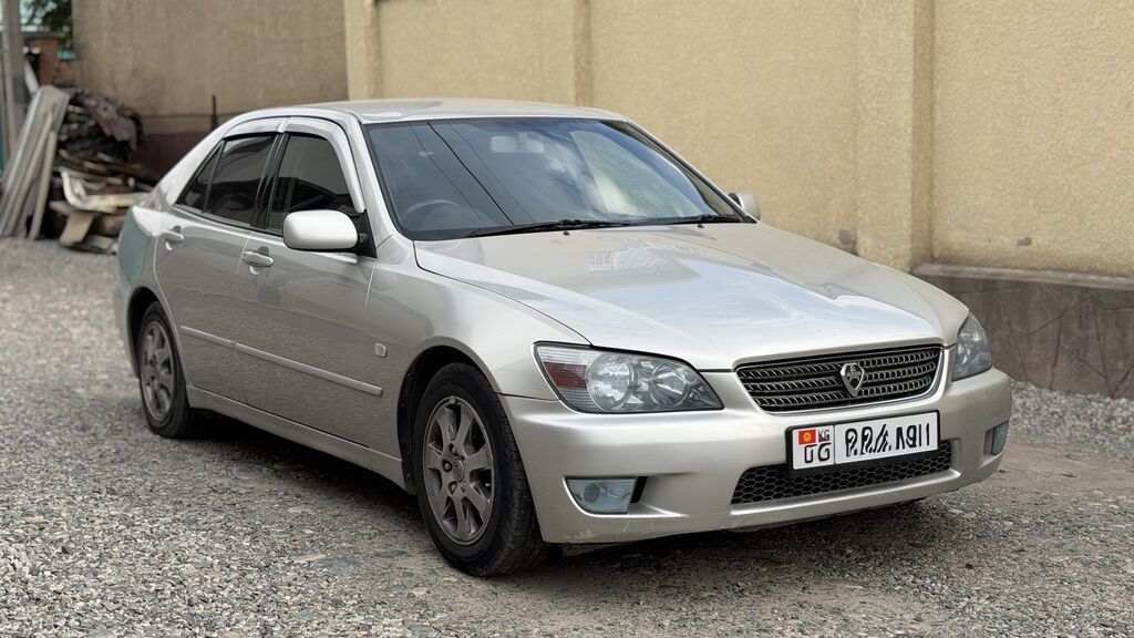 Toyota Altezza: 2002 г., 2 л, Автомат, Бензин, Седан: фото 2