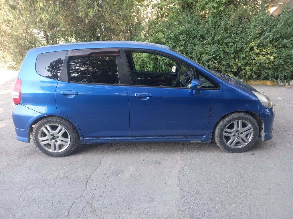 Honda Fit: 2004 г., 1.5 л, Автомат, Бензин, Хэтчбэк: фото 4