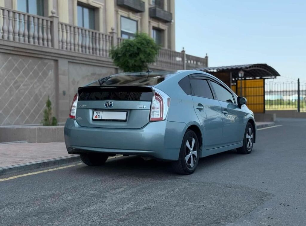 Toyota Prius: 2013 г., Вариатор, Гибрид, Хэтчбэк: фото 2
