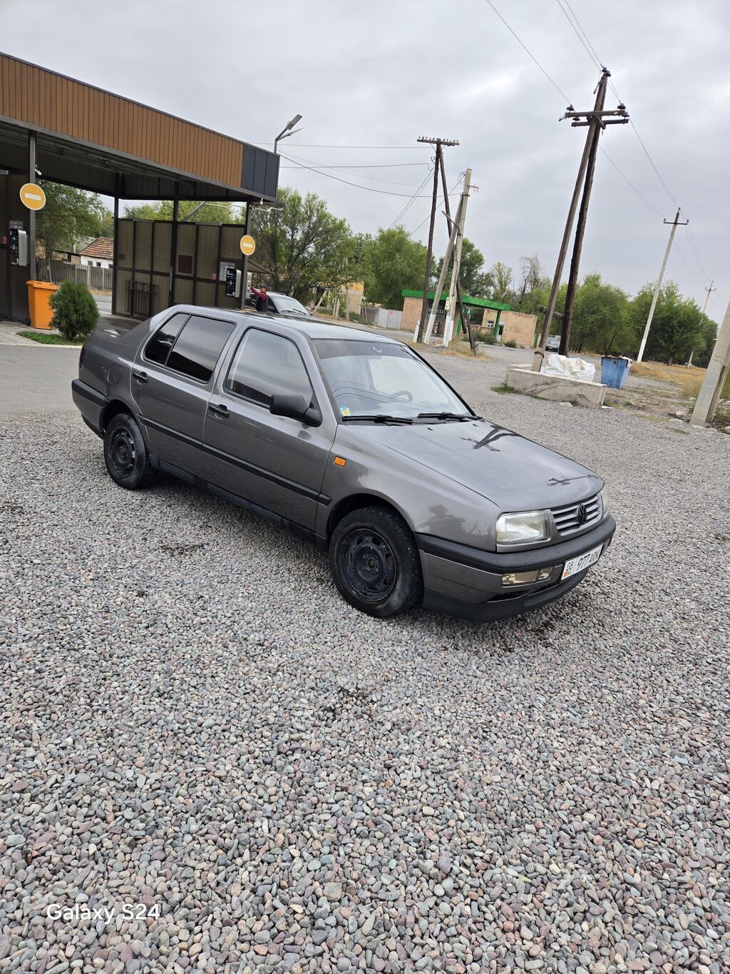 Volkswagen Vento: 1992 г., 1.8 л, Механика, Бензин, Седан: фото 3