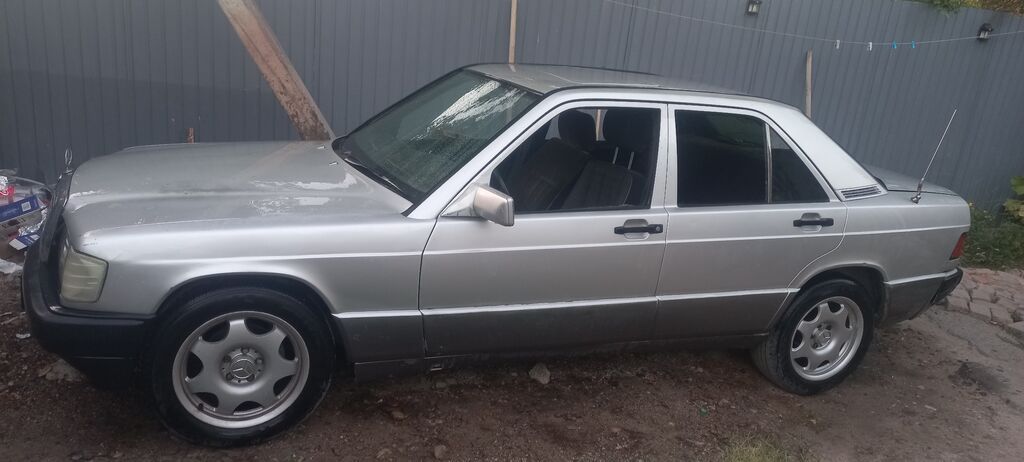 Mercedes-Benz 190: 1993 г., Механика, Бензин, Седан: фото 2