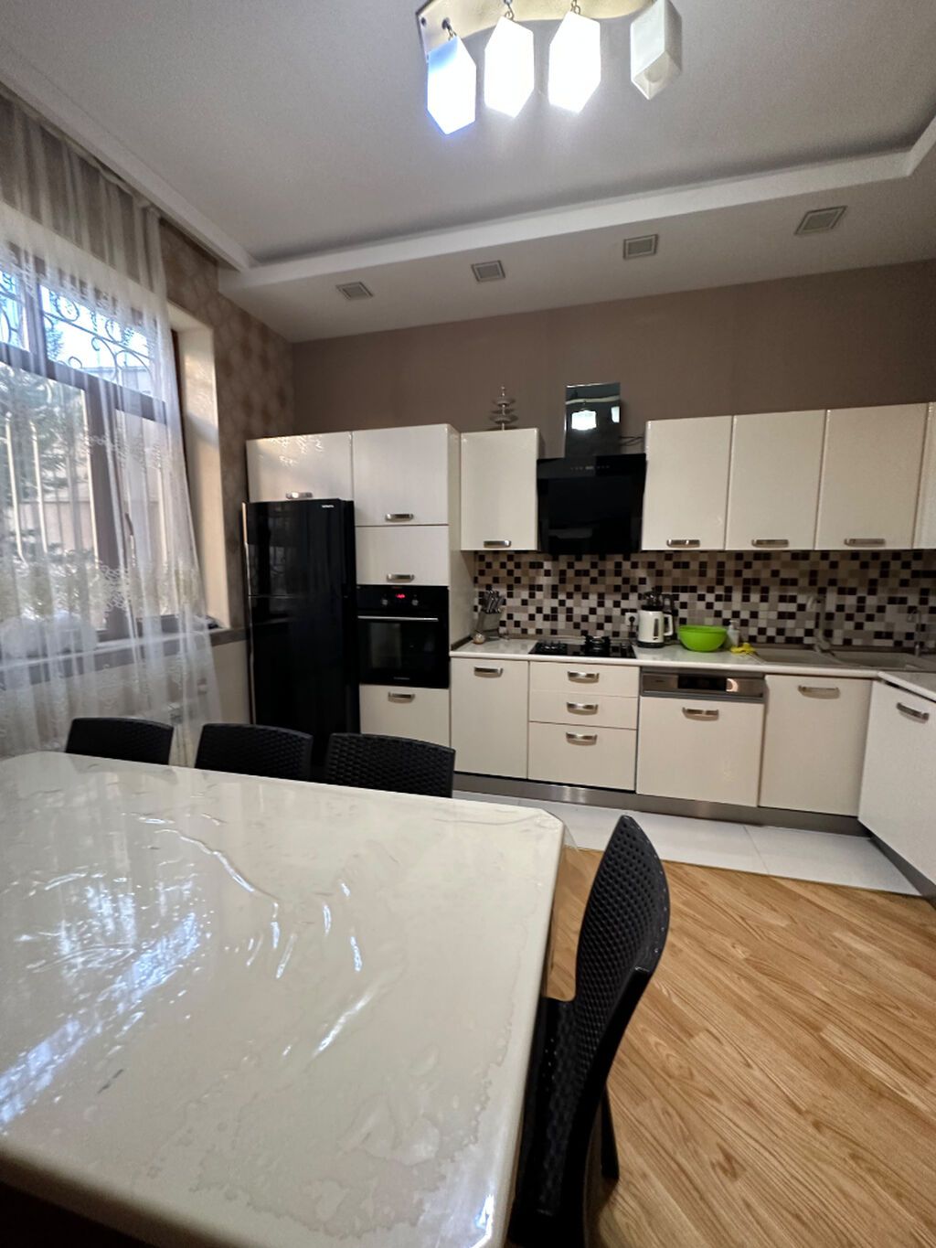 Binəqədi qəs. 6 otaqlı, 200 kv. m, Kredit yoxdur, Yeni təmirli