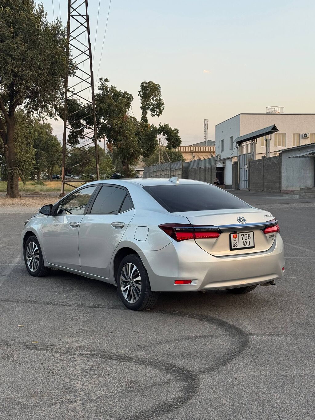 Toyota Corolla: 2020 г., 1.8 л, Вариатор, Газ, Седан: фото 2