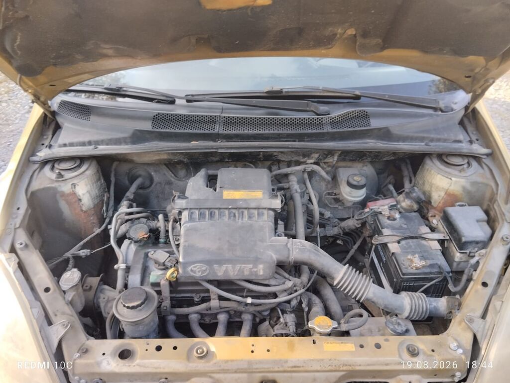 Toyota Yaris: 2000 г., 1 л, Механика, Бензин, Хэтчбэк: фото 5