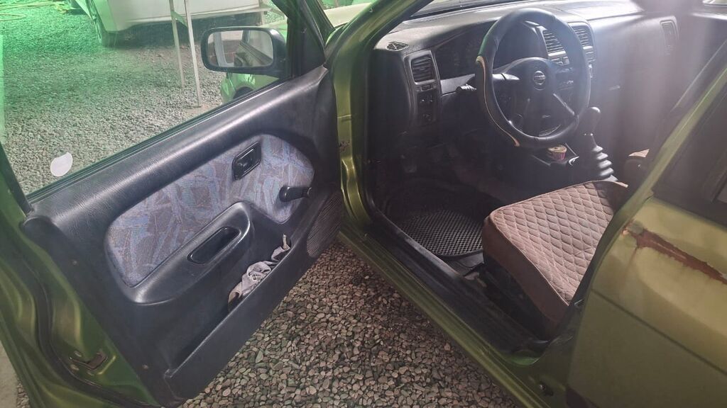 Nissan Almera: 1998 г., 1.4 л, Механика, Бензин, Хэтчбэк: фото 3