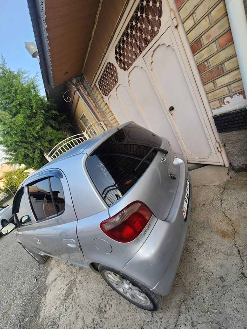 Toyota Yaris: 2001 г., Механика, Бензин, Хэтчбэк — фото 4