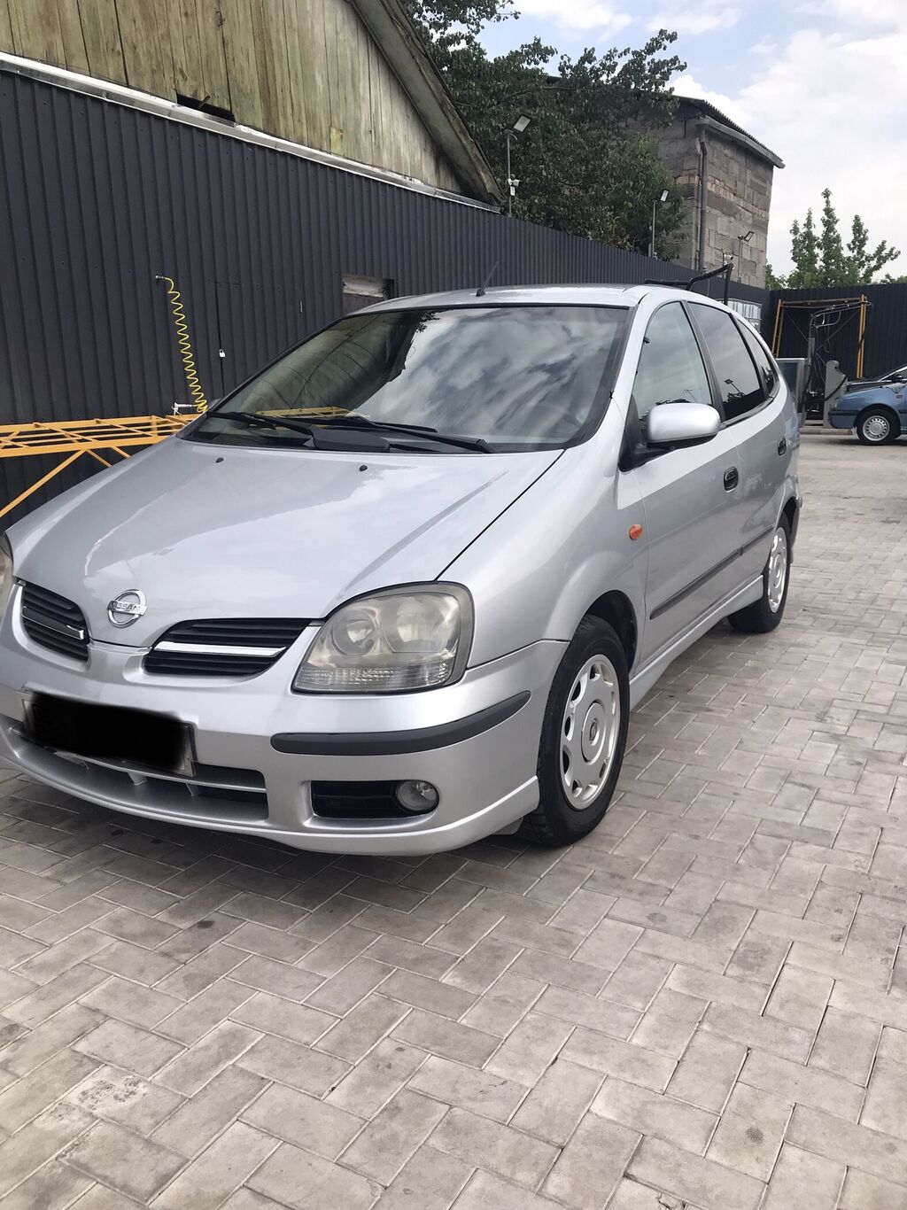 Ниссан бишкеке. Ниссан Тино 2004. Nissan Almera Tino 2004. Ниссан Тино 2000. Ниссан Тино 2004 года.