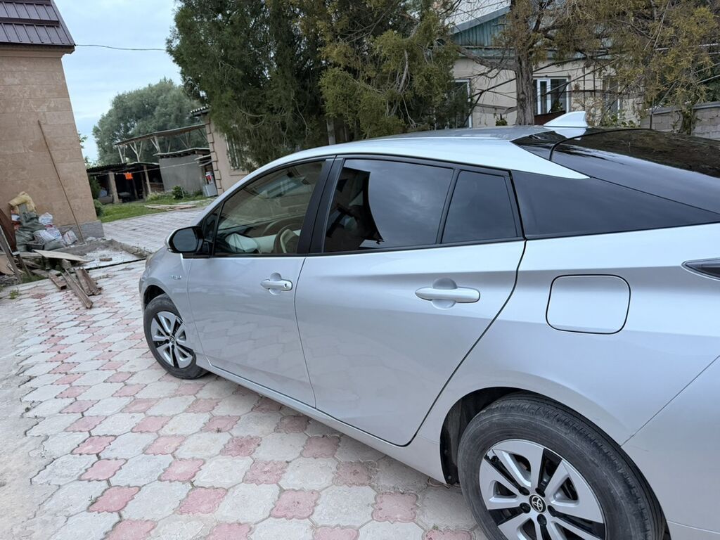 Toyota Prius: 2017 г., Гибрид, Хэтчбэк: фото 2