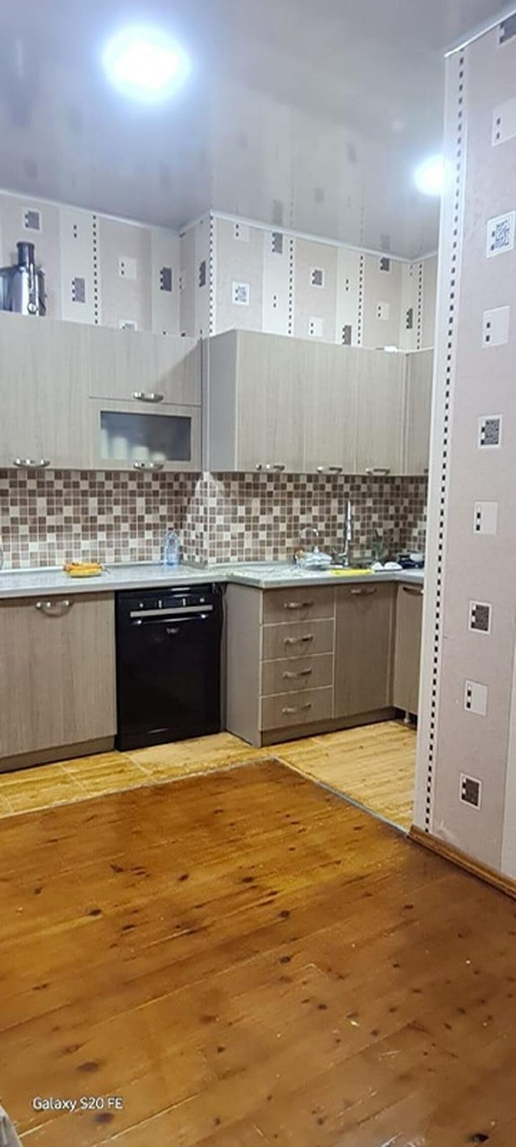 4 otaqlı, 175 kv. m, Kredit yoxdur, Orta təmir