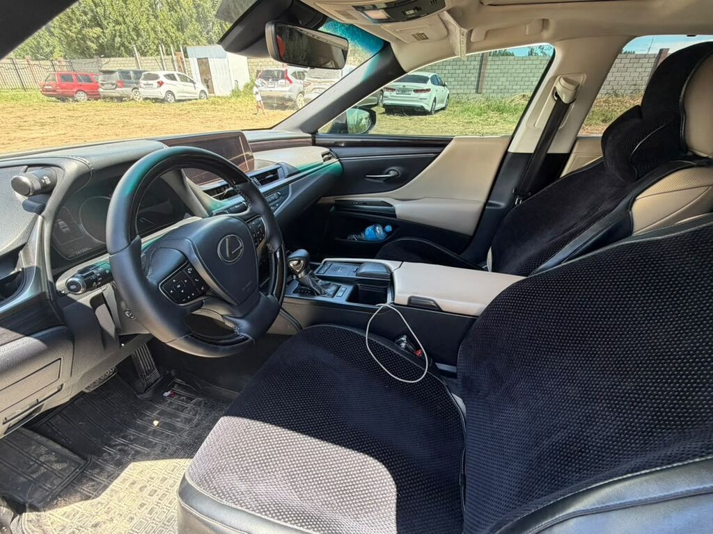 Lexus ES: 2019 г., 2.5 л, Вариатор, Гибрид, Седан: фото 2