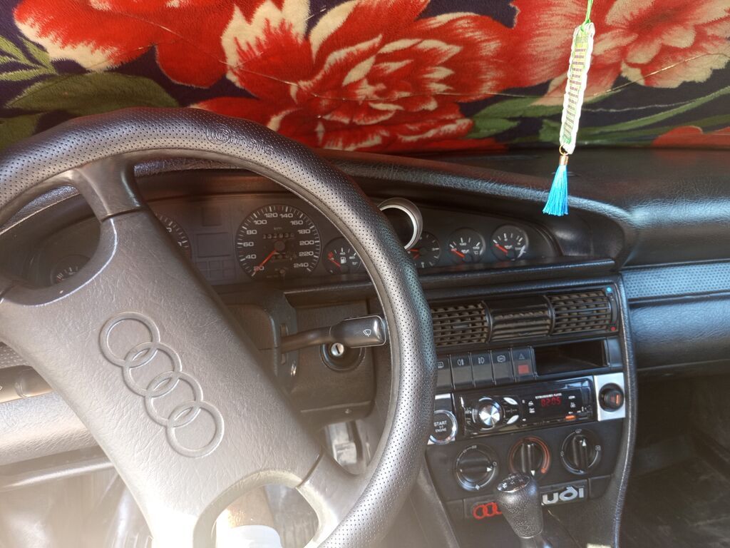 Audi 100: 1991 г., 2.3 л, Механика, Бензин, Седан: фото 3